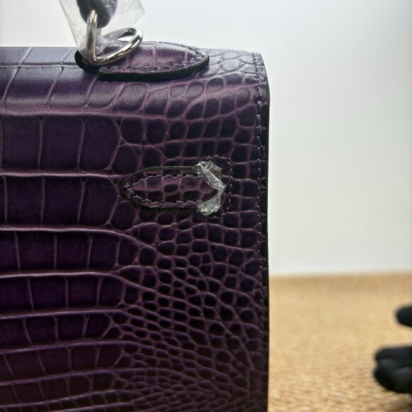 Kelly 25 Crocodile Embossed Structured Handbag Luxe Purple - Picture 10 of 14